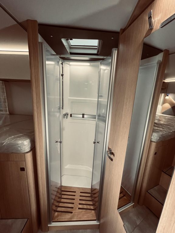 HYMER-ERIBA I 680 BlackLine 27.580,- EUR Vorteil Ansicht 24 für Fahrzeugdetailseite