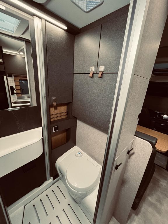 HYMER-ERIBA 570 CrossOver Ansicht 21 für Fahrzeugdetailseite