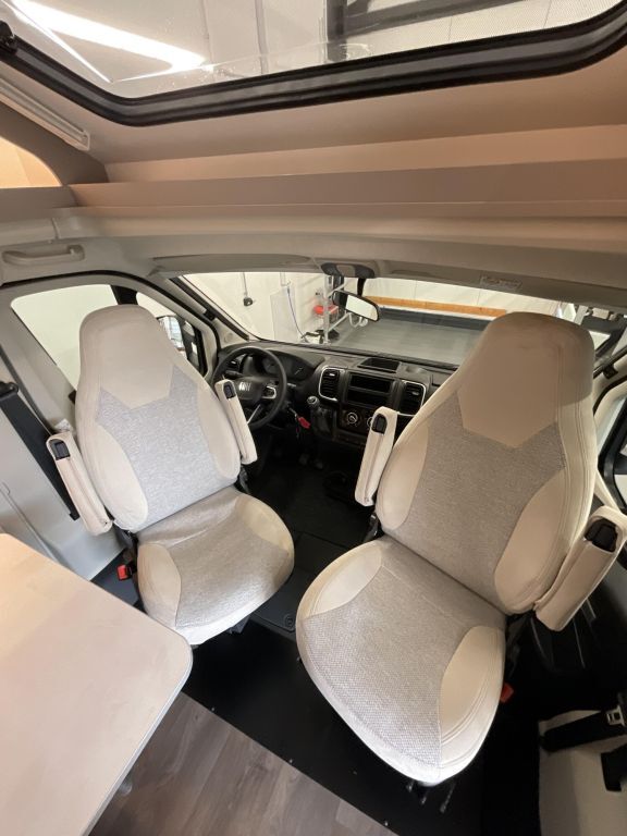 CARADO 135 12.500 EUR Vorteil Ansicht 7 für Fahrzeugdetailseite