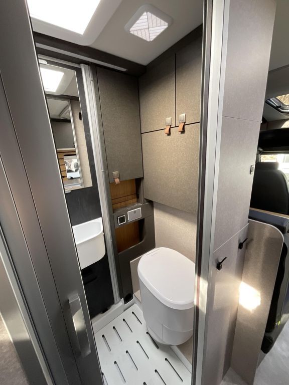 HYMER-ERIBA 570 CrossOver Ansicht 8 für Fahrzeugdetailseite