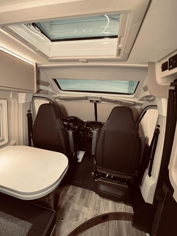 CARADO 640 PRO+ Solar, AHK, Navi, RFK, AWT isoliert Ansicht 13 für Fahrzeugdetailseite