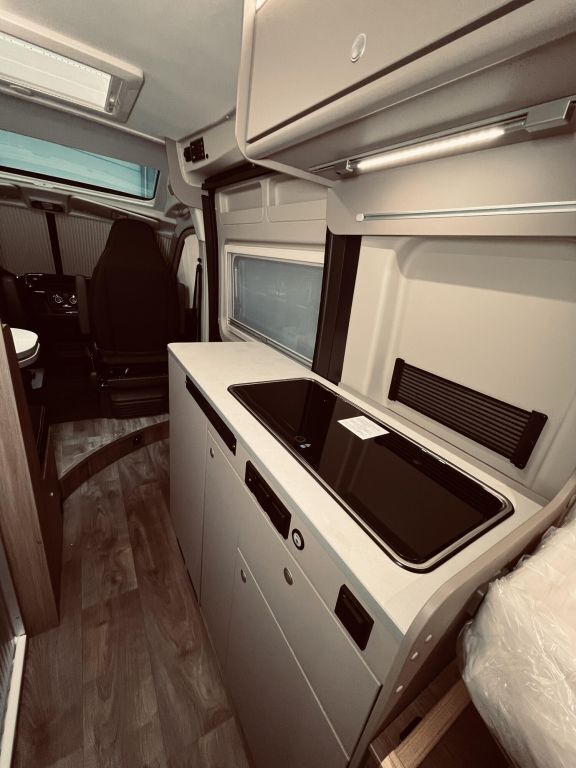 CARADO 640 PRO+ Solar, AHK, Navi, RFK, AWT isoliert Ansicht 22 für Fahrzeugdetailseite