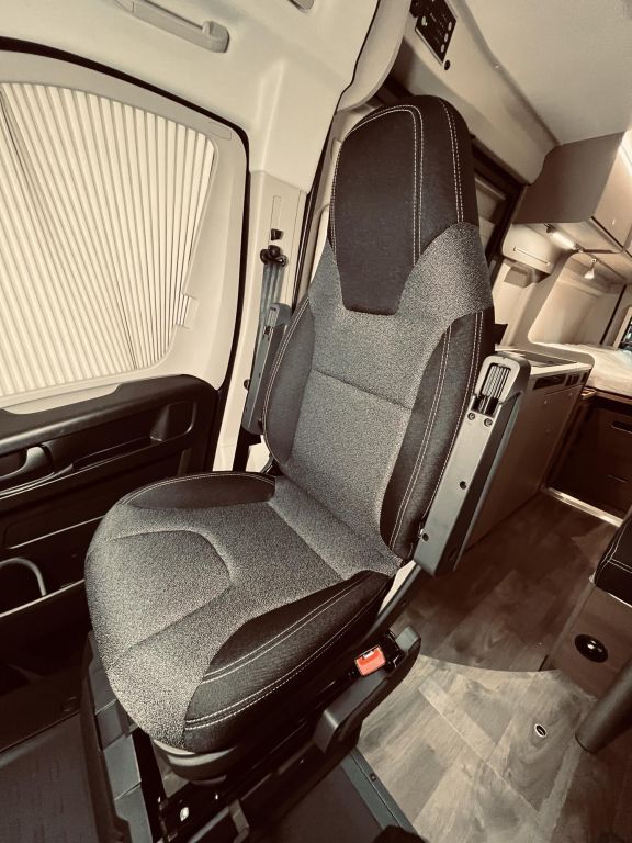 CARADO 640 PRO+ Solar, AHK, Navi, RFK, AWT isoliert Ansicht 6 für Fahrzeugdetailseite