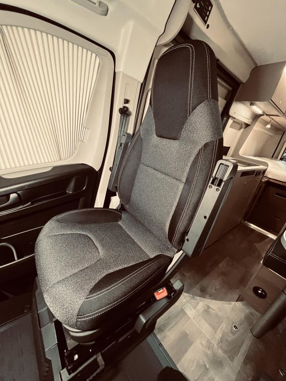 CARADO 640 PRO+ Solar, AHK, Navi, RFK, AWT isoliert Ansicht 7 für Fahrzeugdetailseite