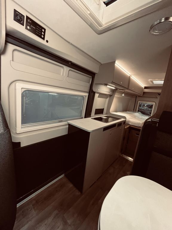 CARADO 640 PRO+ Solar, AHK, Navi, RFK, AWT isoliert Ansicht 8 für Fahrzeugdetailseite