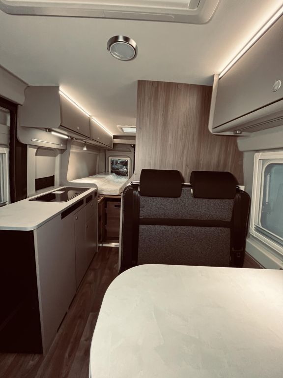 CARADO 640 PRO+ Solar, AHK, Navi, RFK, AWT isoliert Ansicht 9 für Fahrzeugdetailseite