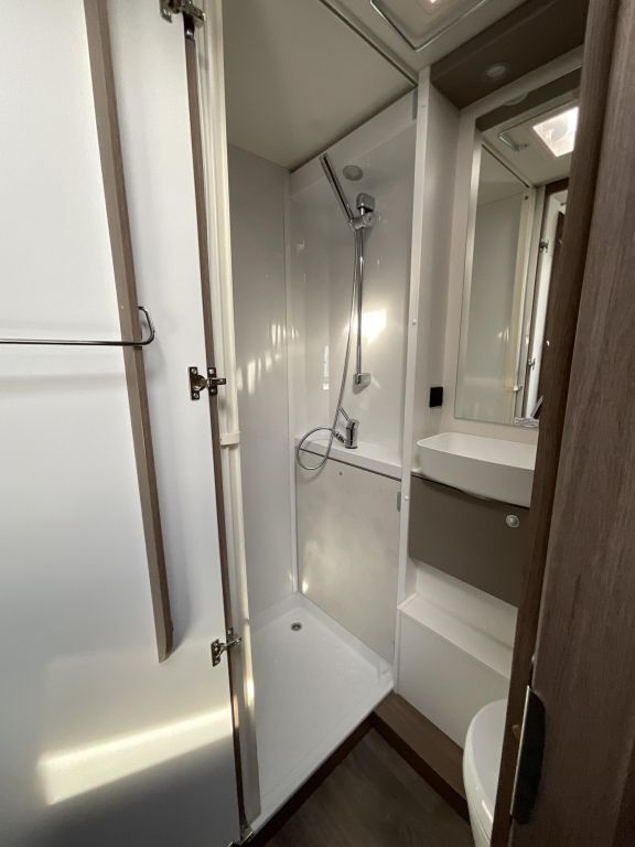 CARADO 361 PRO Automatik, Solar, Navi, Sat, TV, Marki Ansicht 3 für Fahrzeugdetailseite