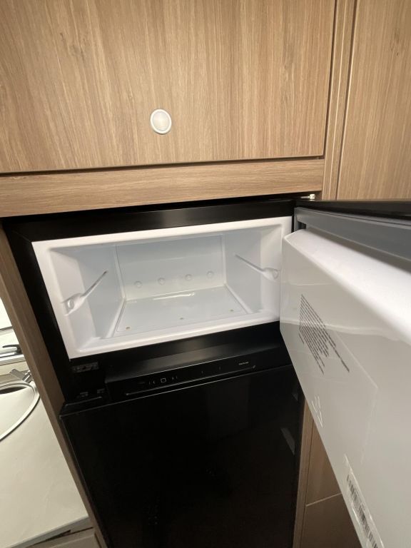 CARADO 464 PRO Solar, Zenec Navi, Premium Smart-TV Ansicht 13 für Fahrzeugdetailseite