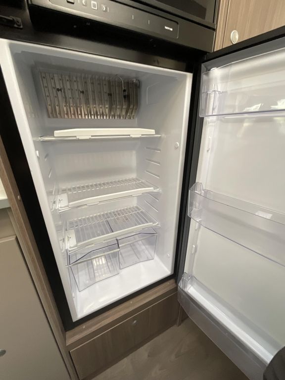 CARADO 464 PRO Solar, Zenec Navi, Premium Smart-TV Ansicht 14 für Fahrzeugdetailseite