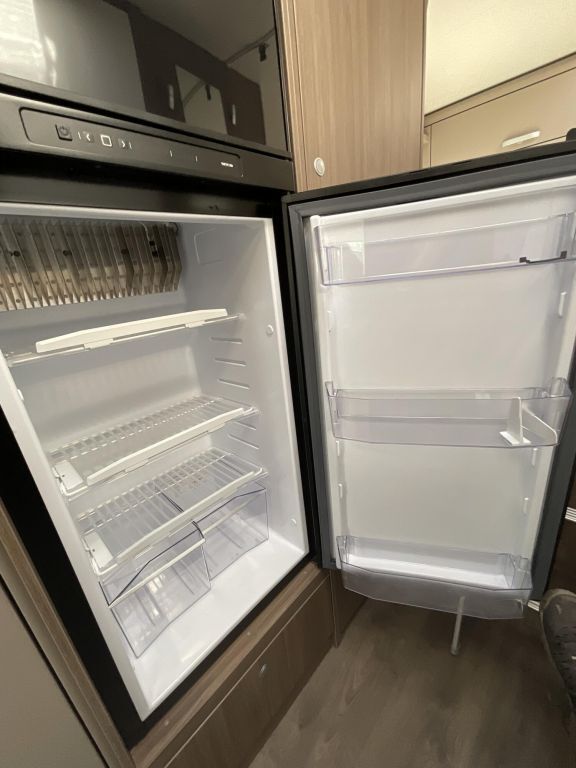 CARADO 464 PRO Solar, Zenec Navi, Premium Smart-TV Ansicht 15 für Fahrzeugdetailseite