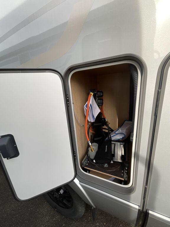 HYMER-ERIBA I 580 Solar, Markise, Sat, wenig km Ansicht 7 für Fahrzeugdetailseite