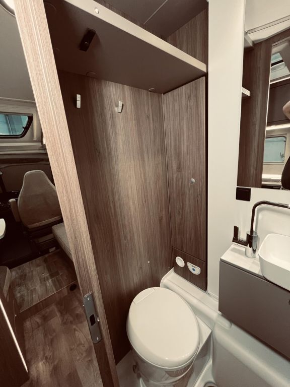 CARADO 448 Automatik, Navi, Sat, TV Ansicht 26 für Fahrzeugdetailseite