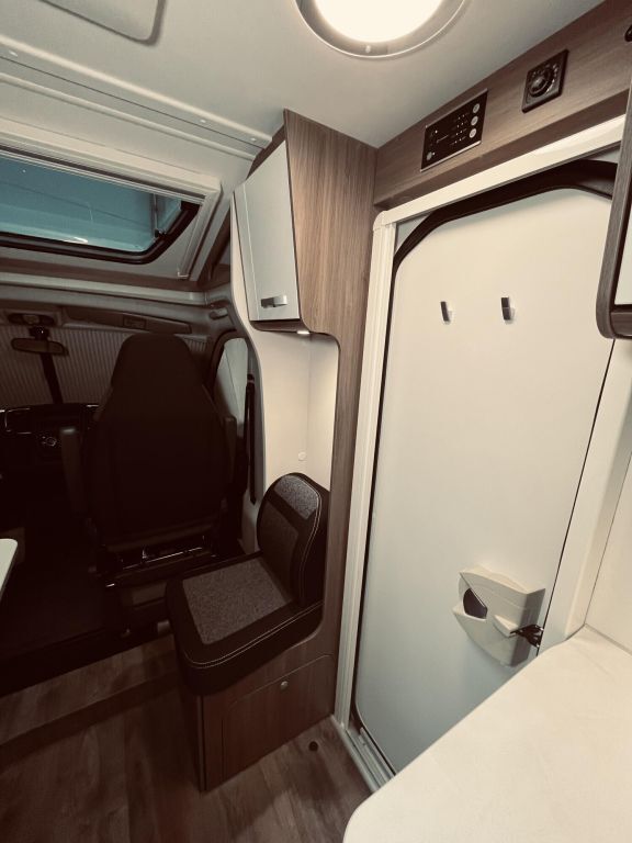 CARADO V132 Automatik Ansicht 6 für Fahrzeugdetailseite