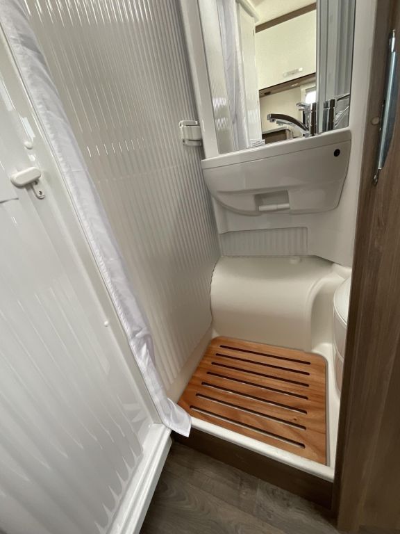 CARADO V337 Automatik, Markise Ansicht 14 für Fahrzeugdetailseite