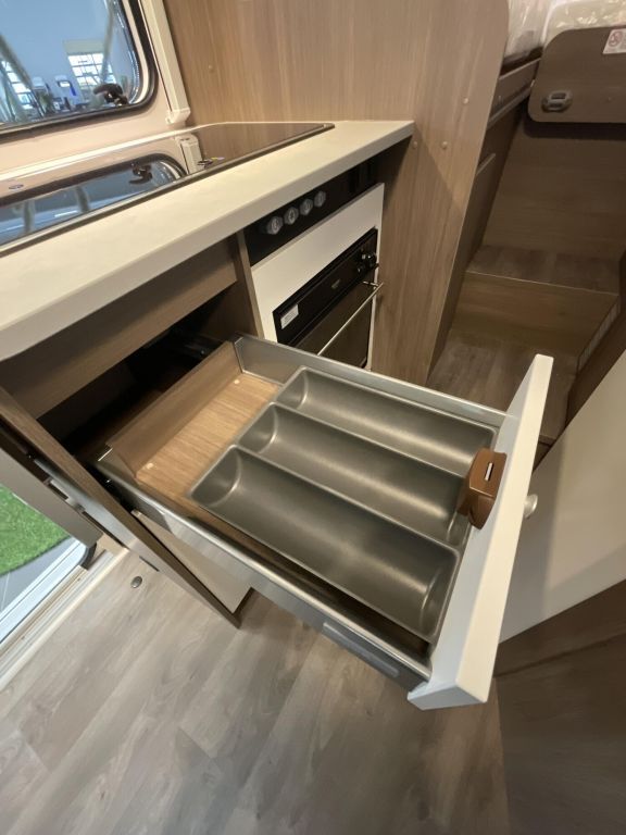 CARADO V347 pro + Ansicht 12 für Fahrzeugdetailseite