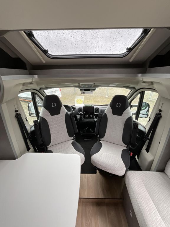 CROSSCAMP 7.4 E Hubbett, Solar, Navi, RFK Ansicht 8 für Fahrzeugdetailseite