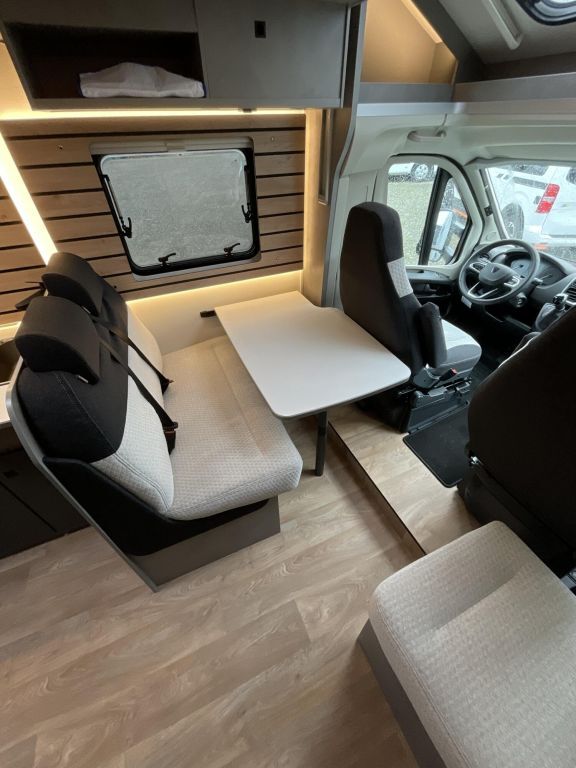 CROSSCAMP 7.4 E Hubbett, Solar, Navi, RFK Ansicht 9 für Fahrzeugdetailseite