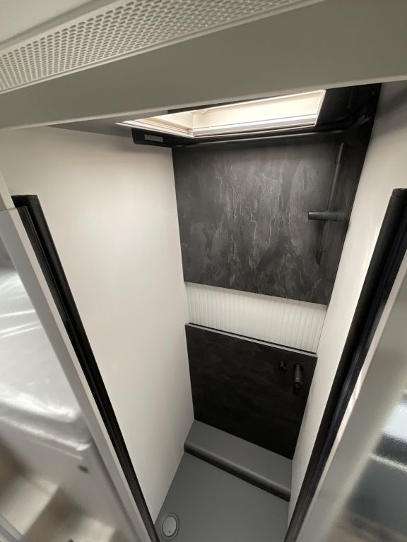 HYMER-ERIBA I 680 Solar, Autark, Dachklima, GFK Ansicht 7 für Fahrzeugdetailseite