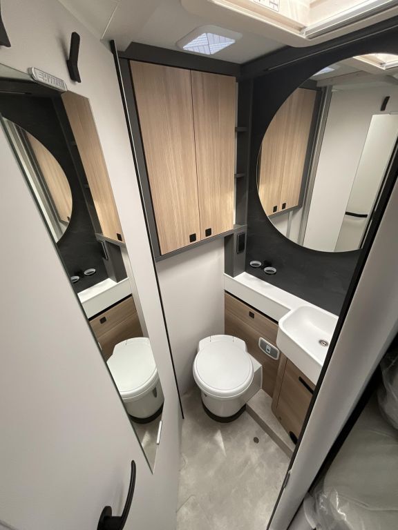 HYMER-ERIBA I 680 Solar, Autark, Dachklima, GFK Ansicht 8 für Fahrzeugdetailseite