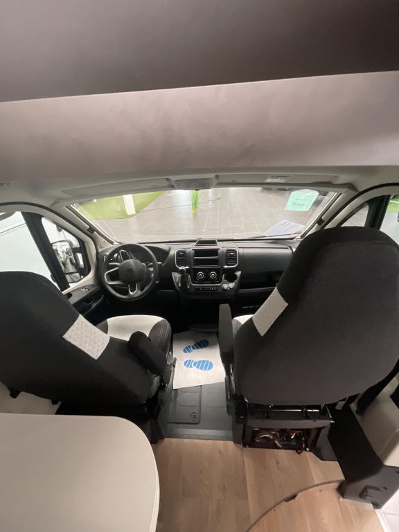 CROSSCAMP 6.0 DF Schnäppchen 6m Kastenwagen Ansicht 8 für Fahrzeugdetailseite
