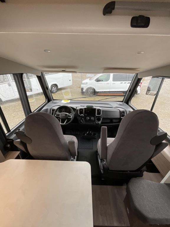 CARADO 338 Solar, Sat, Navi, RFK, Ansicht 8 für Fahrzeugdetailseite