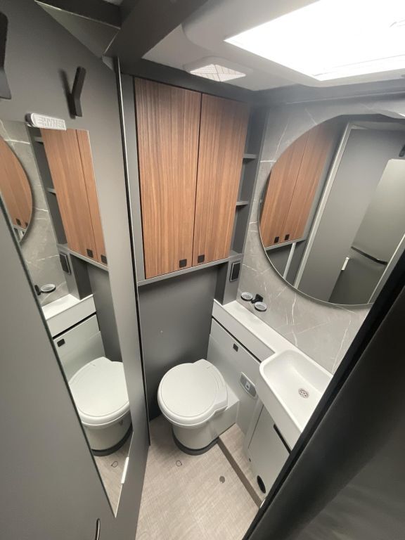HYMER-ERIBA T 680 *Hubbett*Autark*Solar* Ansicht 12 für Fahrzeugdetailseite