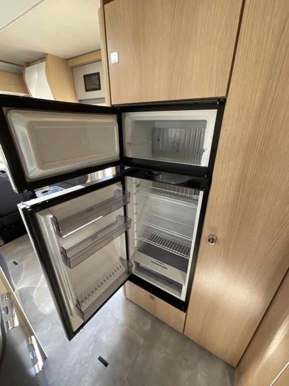 HYMER-ERIBA I 880 BlackLine Hydraulische Stützen Ansicht 12 für Fahrzeugdetailseite