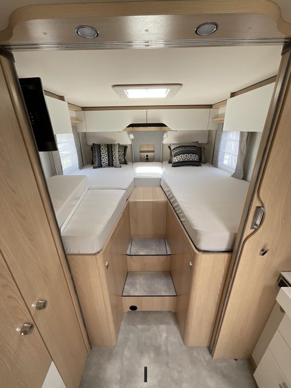 HYMER-ERIBA I 880 BlackLine Hydraulische Stützen Ansicht 15 für Fahrzeugdetailseite