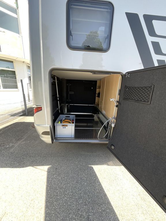HYMER-ERIBA I 880 BlackLine Hydraulische Stützen Ansicht 6 für Fahrzeugdetailseite