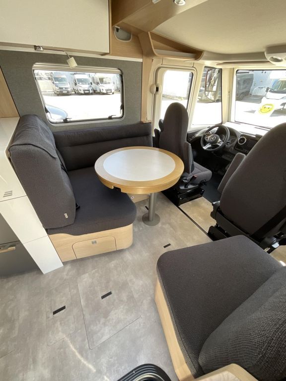 HYMER-ERIBA I 880 BlackLine Hydraulische Stützen Ansicht 7 für Fahrzeugdetailseite