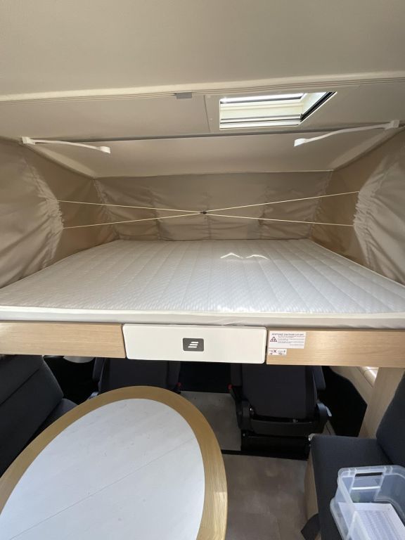 HYMER-ERIBA I 880 BlackLine Hydraulische Stützen Ansicht 9 für Fahrzeugdetailseite