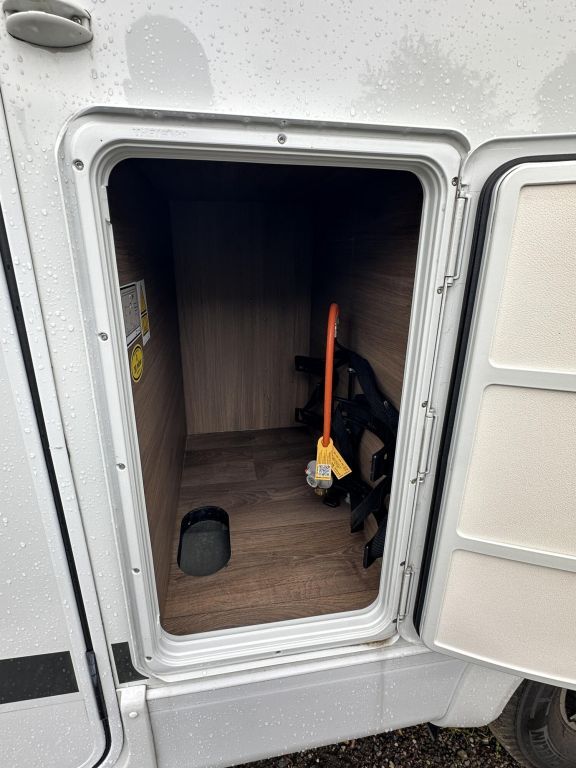 CARADO 448 Automatik, Navi, Sat, TV Ansicht 6 für Fahrzeugdetailseite