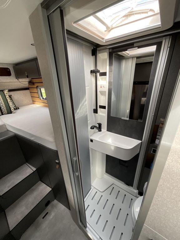 HYMER-ERIBA 570 CrossOver YOUNG CAMPER Ansicht 12 für Fahrzeugdetailseite