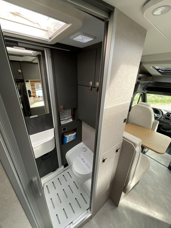 HYMER-ERIBA 570 CrossOver YOUNG CAMPER Ansicht 13 für Fahrzeugdetailseite