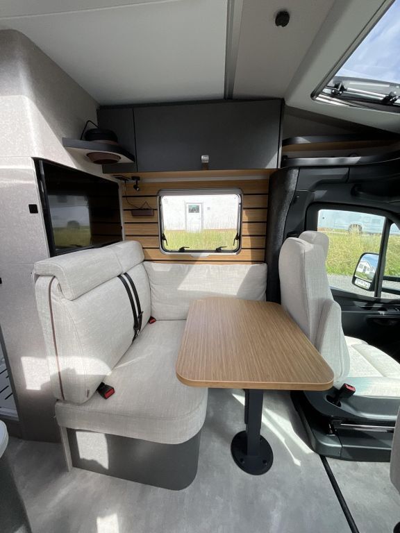 HYMER-ERIBA 570 CrossOver YOUNG CAMPER Ansicht 8 für Fahrzeugdetailseite