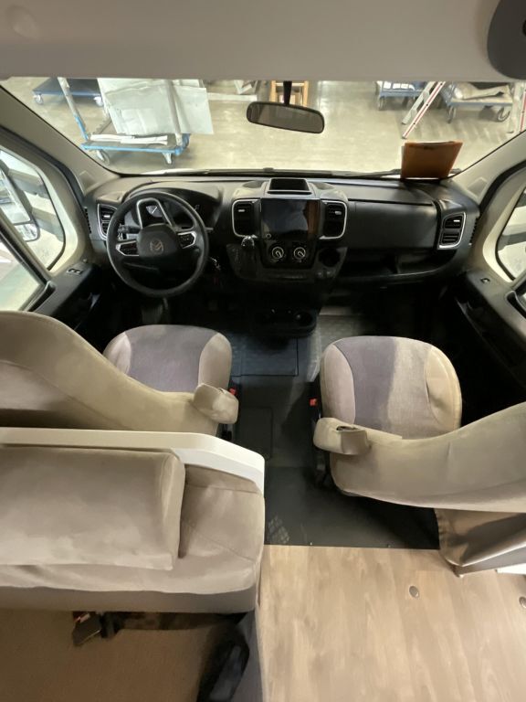 CARADO 464 PRO Solar, Navi, Sat, Markise, Smart-TV Ansicht 7 für Fahrzeugdetailseite