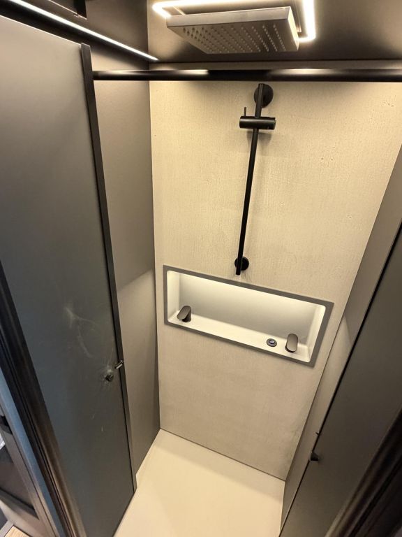 NIESMANN + BISCHOFF 84 Neuer Grundriss, super Ausstattung Ansicht 13 für Fahrzeugdetailseite
