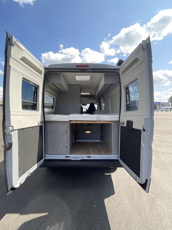 CROSSCAMP 6.0 DS 6m Schwenkbad Ansicht 12 für Fahrzeugdetailseite
