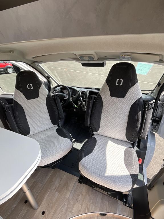 CROSSCAMP 6.0 DS 6m Schwenkbad Ansicht 3 für Fahrzeugdetailseite