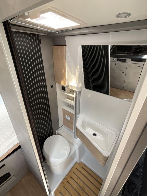CROSSCAMP 6.0 DS 6m Schwenkbad Ansicht 8 für Fahrzeugdetailseite