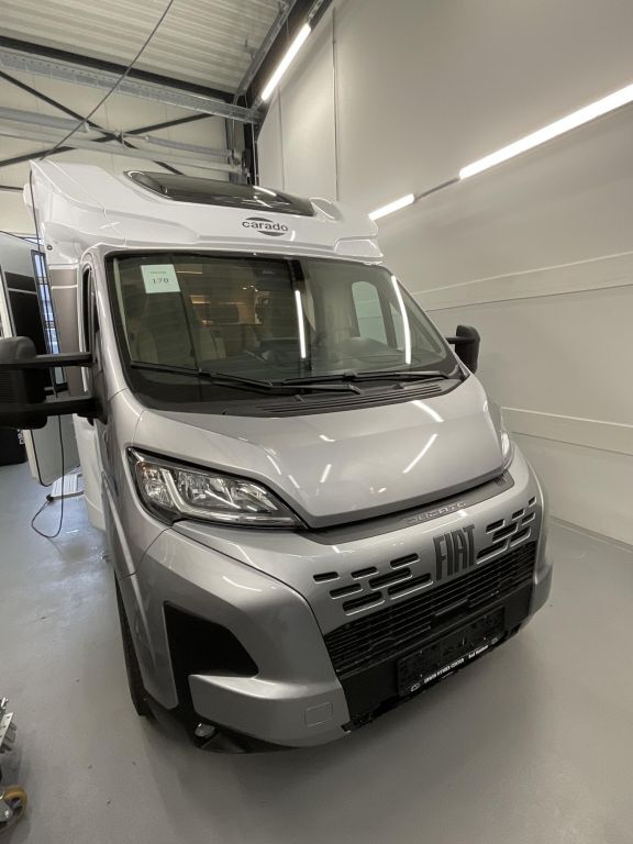 CARADO 328 5 Sitzplätze! 4 Schlafplätze + Notbett Ansicht 1 für Fahrzeugdetailseite