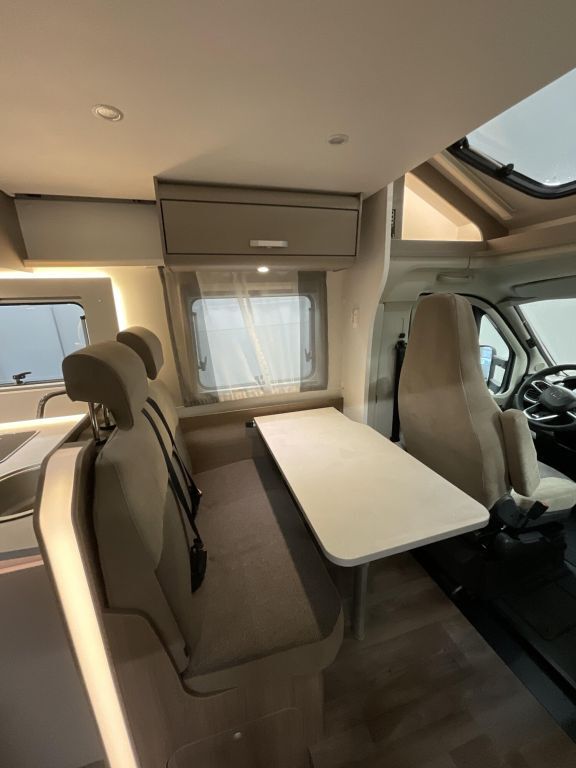 CARADO 328 5 Sitzplätze! 4 Schlafplätze + Notbett Ansicht 12 für Fahrzeugdetailseite