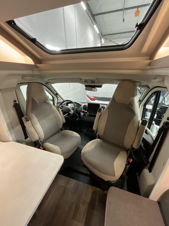 CARADO 328 5 Sitzplätze! 4 Schlafplätze + Notbett Ansicht 4 für Fahrzeugdetailseite