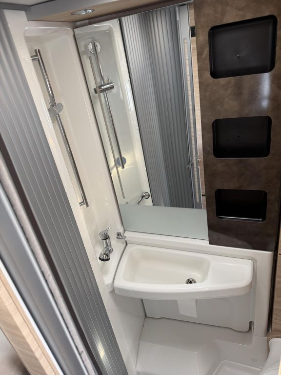 KNAUS 650 MEG Platinum Selection Ansicht 8 für Fahrzeugdetailseite