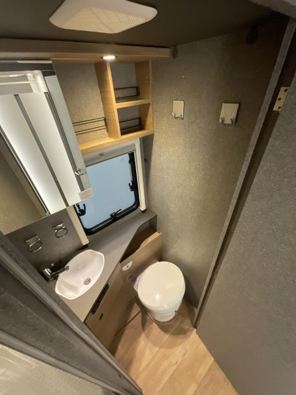 DETHLEFFS I 7057 EBL Ansicht 10 für Fahrzeugdetailseite