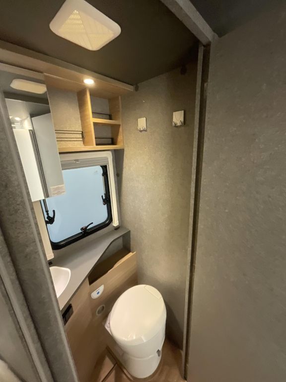 DETHLEFFS I 7057 EBL Ansicht 18 für Fahrzeugdetailseite