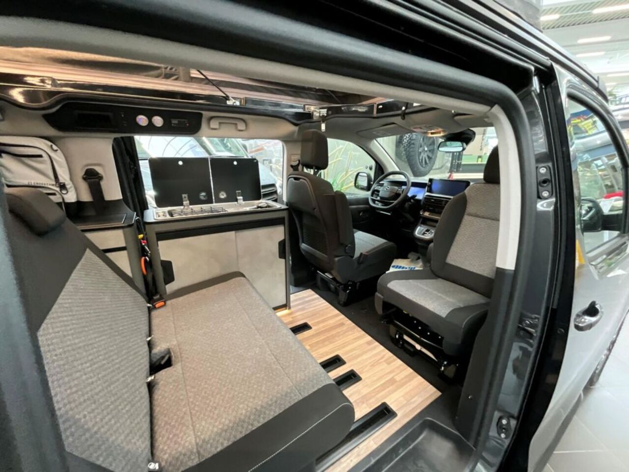 CROSSCAMP 5.0 F Kompakter CamperVan 4.95 m Ansicht 6 für Fahrzeugdetailseite