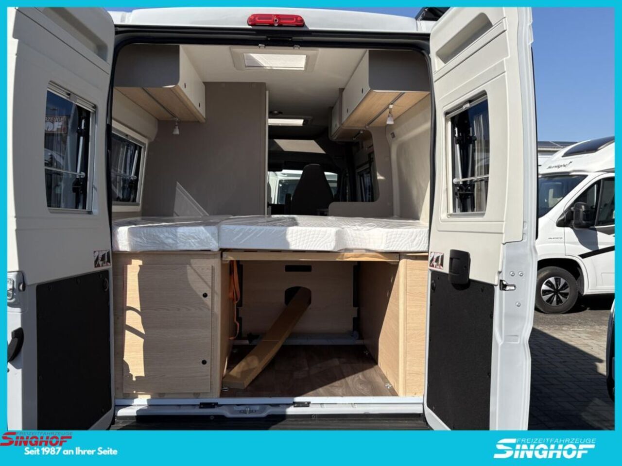 LMC Pure 600 Grey Singhof Edition Ansicht 8 für Fahrzeugdetailseite