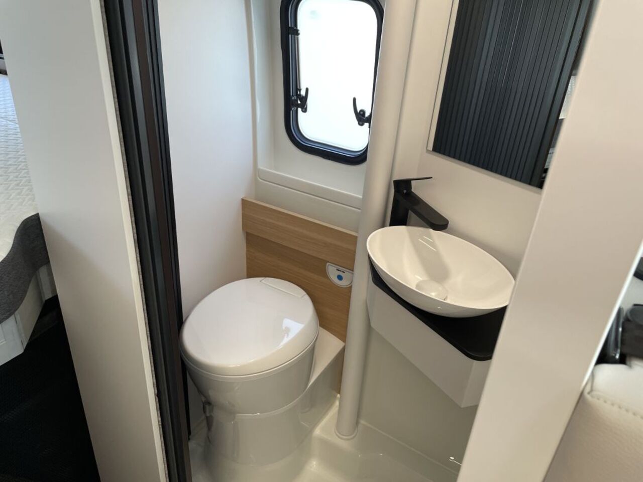 ADRIA 640 SGX 60 Years - Jubiläumsmodell - Automatik Ansicht 16 für Fahrzeugdetailseite