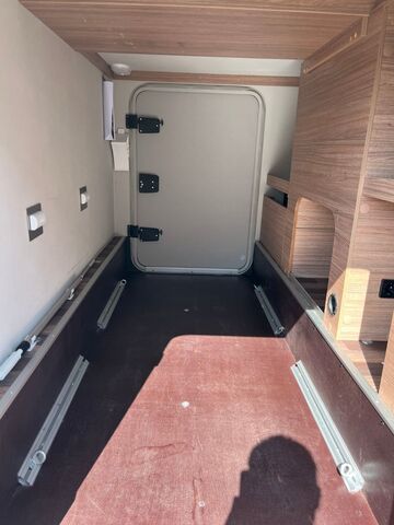 WEINSBERG CaraCompact 640 MEG Edition Pepper Ansicht 34 für Fahrzeugdetailseite